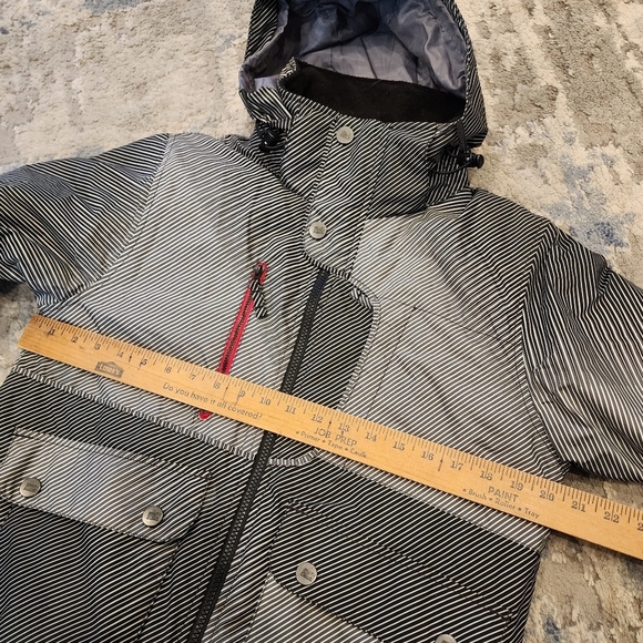 Body Glove Grey Stripe snow ski coat.  Boys size 14.. - Picture 14 of 16